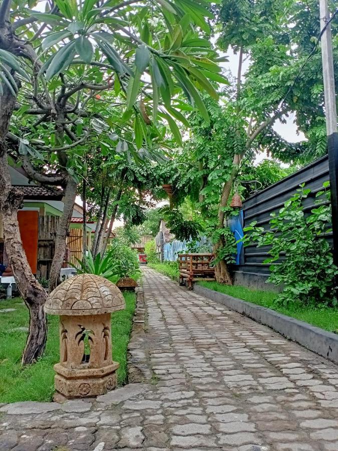 Creative Bungalow Beach Front Gili Trawangan Buitenkant foto