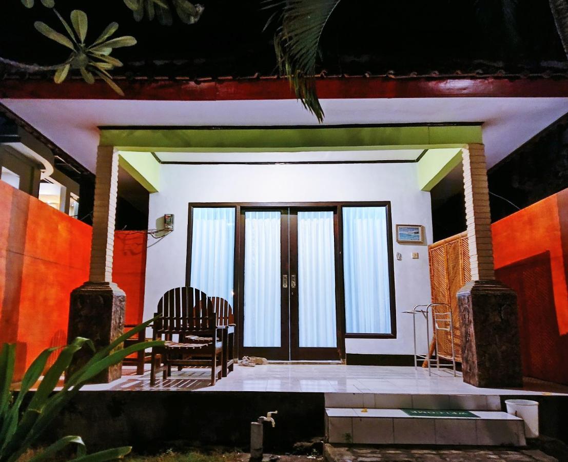 Creative Bungalow Beach Front Gili Trawangan Buitenkant foto
